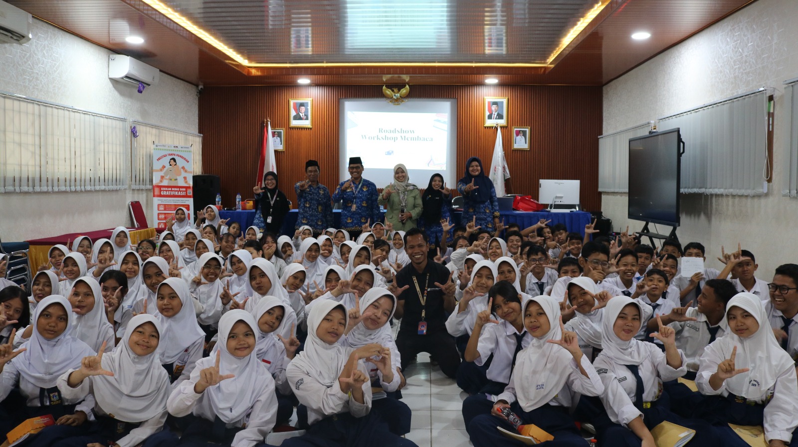 Roadshow Workshop Membaca Ke SMP Negeri 209 Jakarta